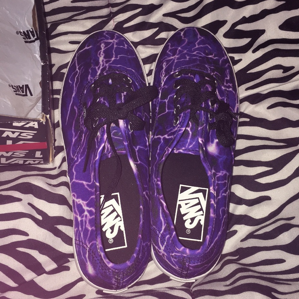 Lightning Vans - Picture 2 of 4